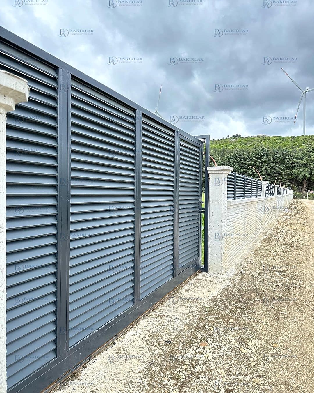 Modern Konforun Şıklığı: Karakuş Metal Raylı Kapıları ile Ev ve İş Yerlerinizi Yeniden Tanımlayın!