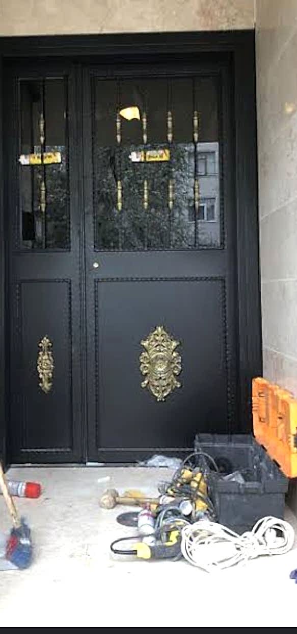 Zarafetin Simgesi: Modern Demir Kapı Tasarımları